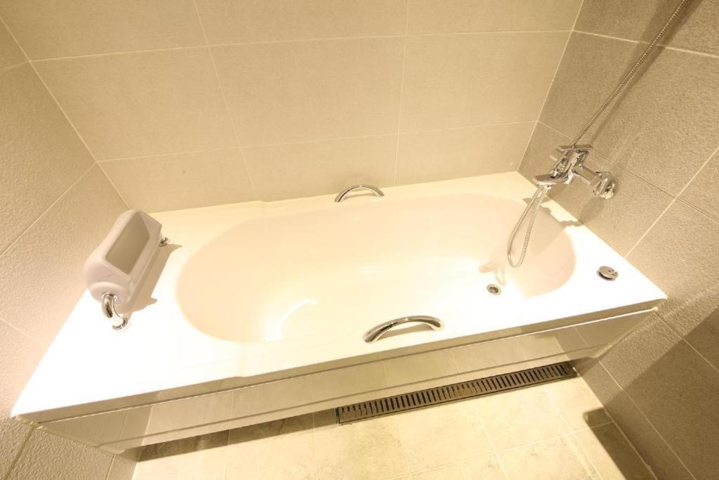 Lake 45 Hotel Naju Экстерьер фото