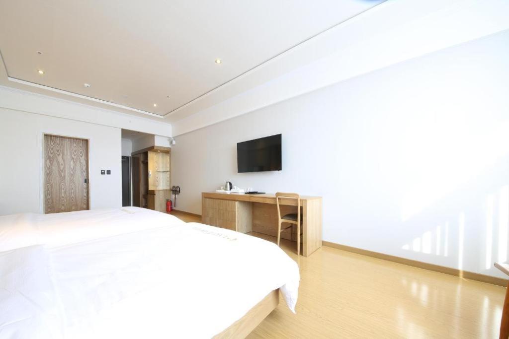 Lake 45 Hotel Naju Экстерьер фото
