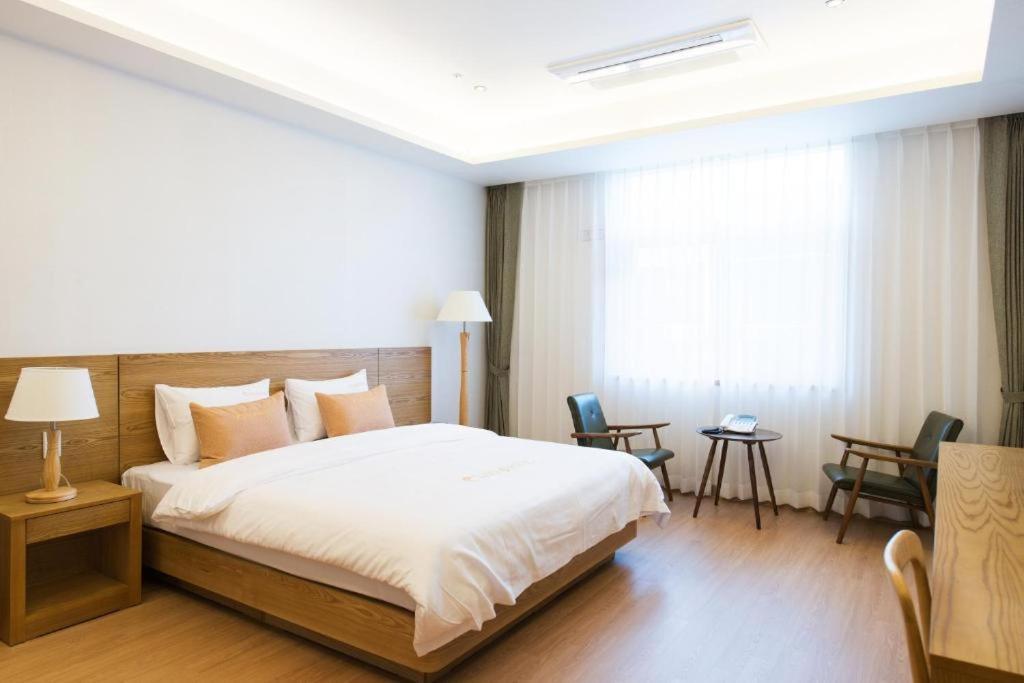 Lake 45 Hotel Naju Экстерьер фото