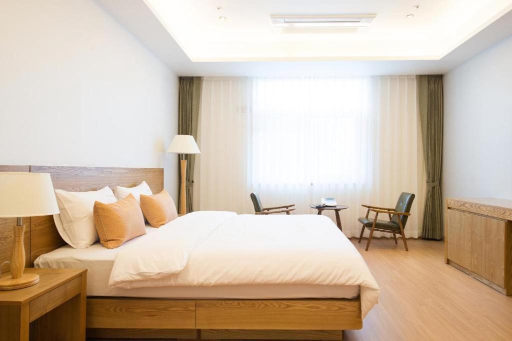 Lake 45 Hotel Naju Экстерьер фото