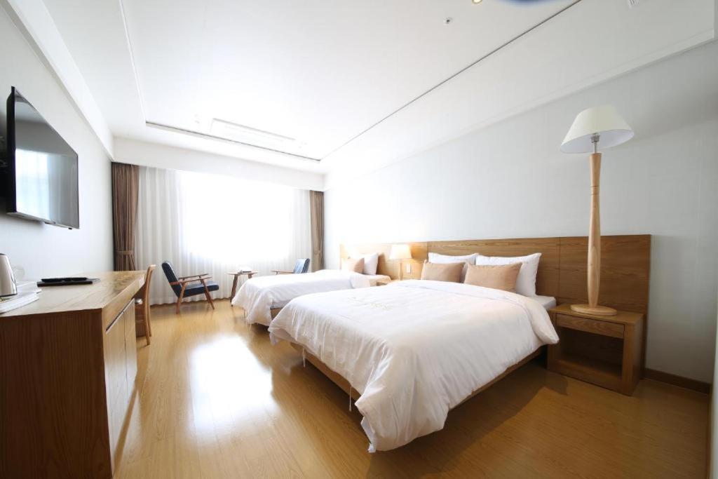 Lake 45 Hotel Naju Экстерьер фото