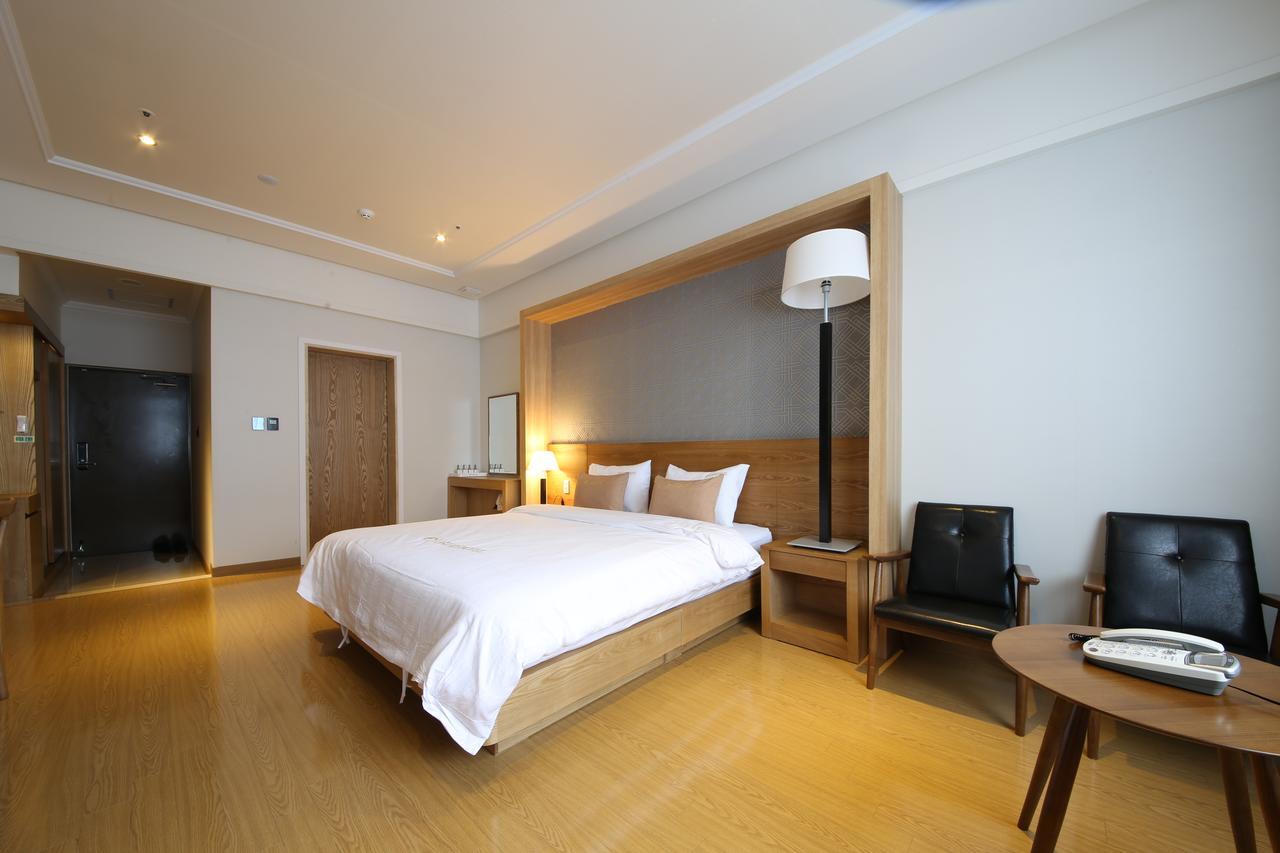 Lake 45 Hotel Naju Экстерьер фото