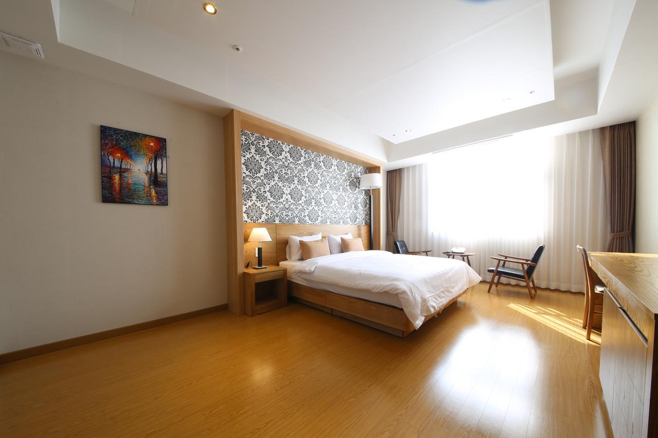 Lake 45 Hotel Naju Экстерьер фото